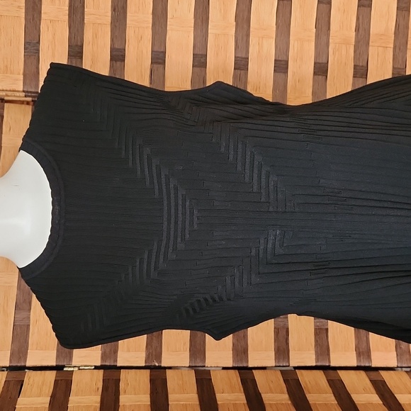 NWT! CeCe flare stretch tank - Picture 2 of 9